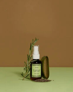 Élixir Cheveux Nourrissant Oil Mist Con Aloe Vera 9 Élixir Cheveux Nourrissant Oil Mist Con Aloe Vera -OH MY CREAM! 0332 Ceremonia OIL MIST SH 04 TAN BACKDROP 019