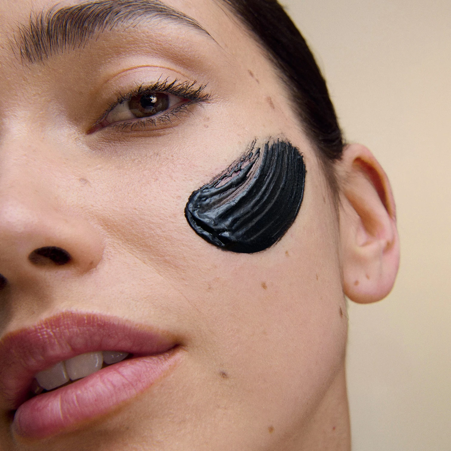 Masque Charbon Désincrustant 2 Masque Charbon Désincrustant – Image 2