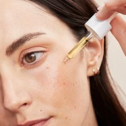 All-in-One Super Nutrient Huile Visage -OH MY CREAM! 20201113 Editorial Beauty Goop Beauty FaceOil LipBalm Shot01 0239