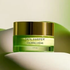 Superkind Calming Cream Crème Hydratante Apaisante -OH MY CREAM! 202405 SuperCalmingCreme TataHarper VisuelLifestyle1carre