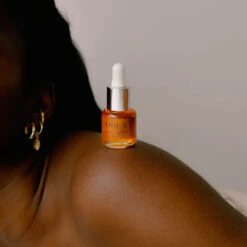 Sérum Vitaminé -OH MY CREAM! 202406 ODEN SERUMVITAMINE MANNEQUIN2carre