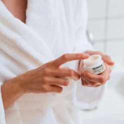 Masque Contour Des Yeux -OH MY CREAM! 202406 QUINQUE MASQUECONTOURDESYEUX LIFESTYLE MANNEQUIN3carre