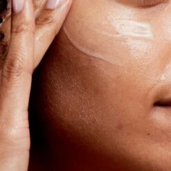 All Becomes Clear Sérum Anti-Imperfections 5 All Becomes Clear Sérum Anti-Imperfections -OH MY CREAM! 202407 PAI SKINCARE ALL BECOMES CLEAR MANNEQUIN