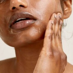 Light Work Huile Démaquillante Délicate Rosier Sauvage 8 Light Work Huile Démaquillante Délicate Rosier Sauvage -OH MY CREAM! 202407 PAI SKINCARE LIGHT WORK CLEANSING OIL MANNEQUIN