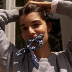 Chouchou -OH MY CREAM! 202410 CALL IT BY YOUR NAME CHOUCHOU Bleu MANNEQUIN 4 Carre