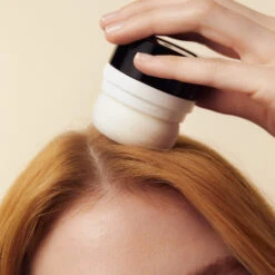 Dry Shampoo Con Arrowroot Shampoing Sec 9 Dry Shampoo Con Arrowroot Shampoing Sec -OH MY CREAM! 202412 CEREMONIA Dryshampooconarrowroot Mannequin Carre 1