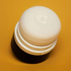 Dry Shampoo Con Arrowroot Shampoing Sec 8 Dry Shampoo Con Arrowroot Shampoing Sec -OH MY CREAM! 202412 CEREMONIA Dryshampooconarrowroot Naturemorte Carre 1