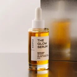 The Glow Serum Sérum Éclat -OH MY CREAM! 2024 05 OMC MANTLE 1 carre