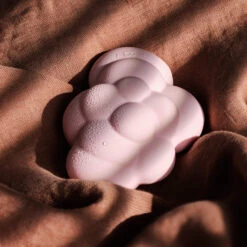 Nuée Galet Vibrant 8 Nuée Galet Vibrant -OH MY CREAM! 2024 06 OMC SEXUALWELLNESS 1 carre 1