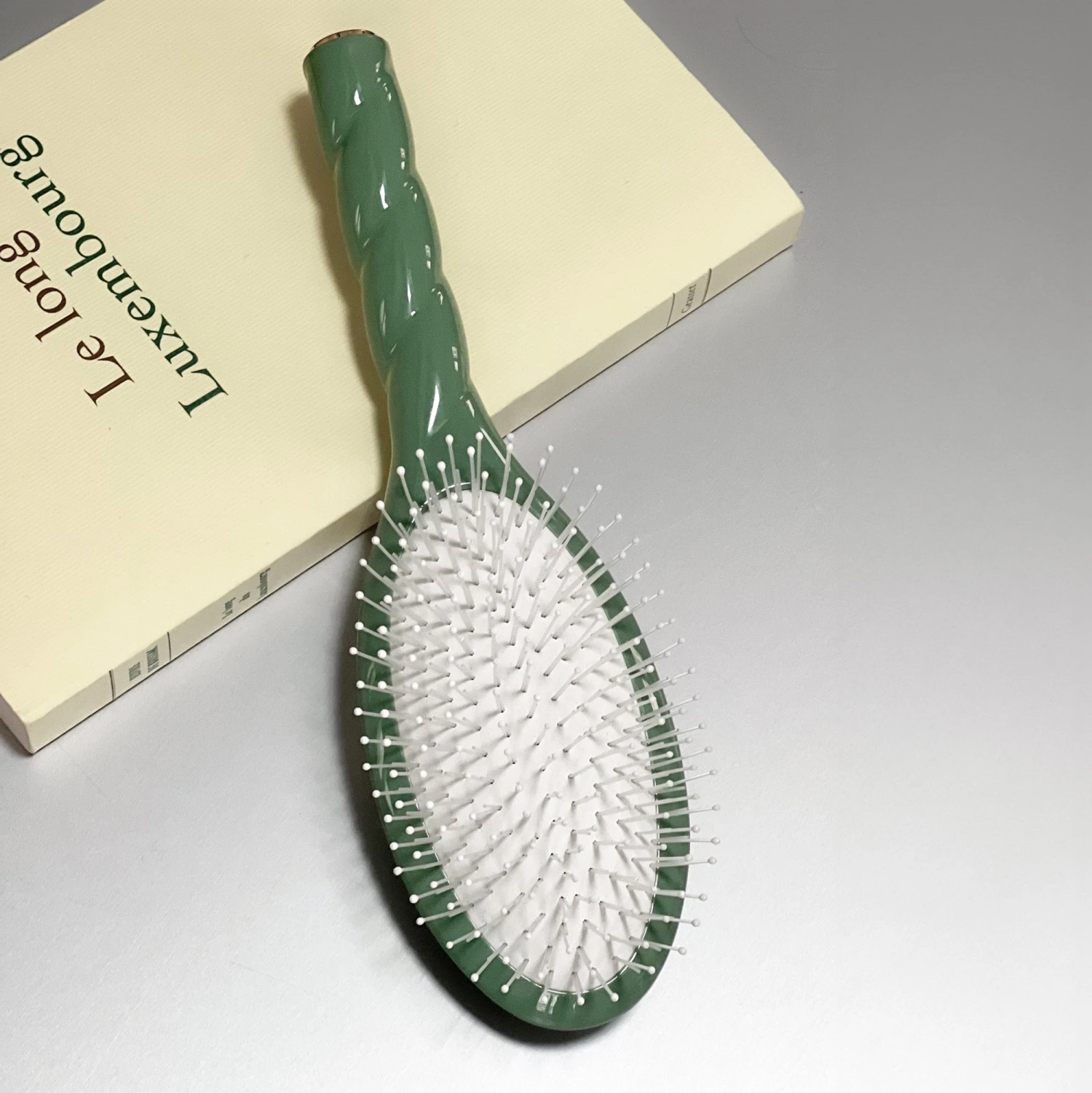 La Brosse N°04 La Miracle Dêmêlante Et Massante Vert Amande – Image 2