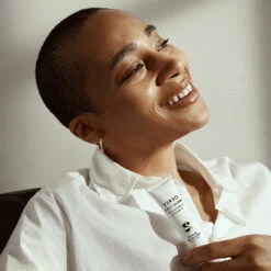 Verso Daily Glow Crème De Jour -OH MY CREAM! 2024 10 Verso Daily Glow Face Mannequin carre