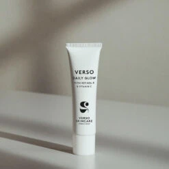 Verso Daily Glow Crème De Jour -OH MY CREAM! 2024 10 Verso Daily Glow Nature Morte carre