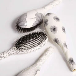 La Brosse N°04 La Miracle Dêmêlante Et Massante -OH MY CREAM! 2024 OMC 02 Haircare 5 Carre 1