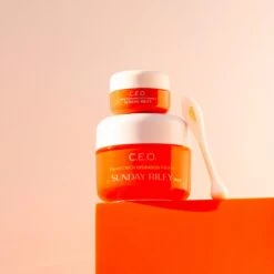 Sunday Riley C.E.O. Vitamin C Rich Hydration Cream Crème Hydratante Vitamine C -OH MY CREAM! 202501 Sunday Riley CEO RICH HYDRATION CREAM Nature Morte Carre 1