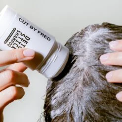 Detox Stick Shampoo Shampoing Solide 8 Detox Stick Shampoo Shampoing Solide -OH MY CREAM! 202502 Cut By Fred Detox Stick Shampoo Mannequin Carre