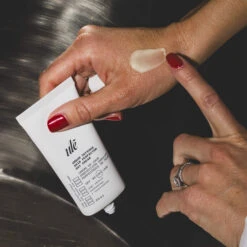 Urban Defense Skin Perfector Day Cream SPF30 Protection Crème De Jour -OH MY CREAM! 202502 Ule UrbanDefenseSkinProtector Carre 1 1