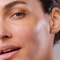 Daily Renew Facial Cream Crème De Jour -OH MY CREAM! 202503 Evolve Daily Renew Facal Cream Mannequin 1x1 3 1