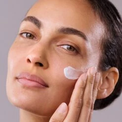 Daily Renew Facial Cream Crème De Jour -OH MY CREAM! 202503 Evolve Daily Renew Facal Cream Mannequin 1x1 6 1