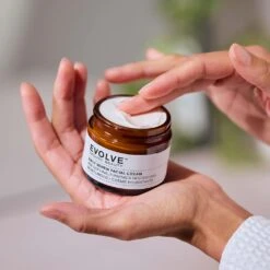 Daily Renew Facial Cream Crème De Jour -OH MY CREAM! 202503 Evolve Daily Renew Facal Cream Texture 1x1 1