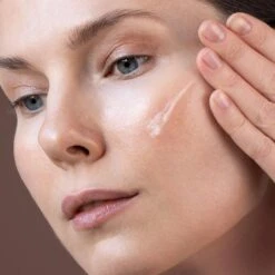 Madara SOS Hydra Intense Rose Jelly Gelée Hydratante 5 Madara SOS Hydra Intense Rose Jelly Gelée Hydratante -OH MY CREAM! 202503 Madara SOS Hydra Intense Rose Jelly Mannequin