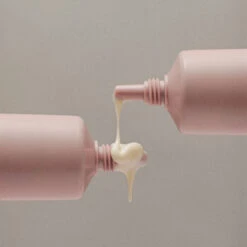 Firming Therapy Rich Cream Crème Anti-Âge Hydratante 7 Firming Therapy Rich Cream Crème Anti-Âge Hydratante -OH MY CREAM! 202503 RudoplhCare FirmingTherapyRichCream Texture2 Carre 1 1