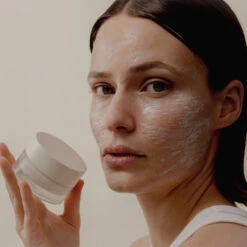 Masque Hydratation Intense 5 Masque Hydratation Intense -OH MY CREAM! 202505 Alaena MasqueHydratationIntense Mannequin 3