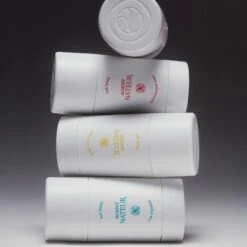 Holi(stick) Déodorant 18 Holi(stick) Déodorant -OH MY CREAM! 202507 Agent Nateur Holi Stick nature morte3 Carre 2