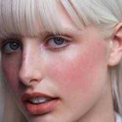 Bisou Blush Crème -OH MY CREAM! 3vfr bisou blush aissa carre