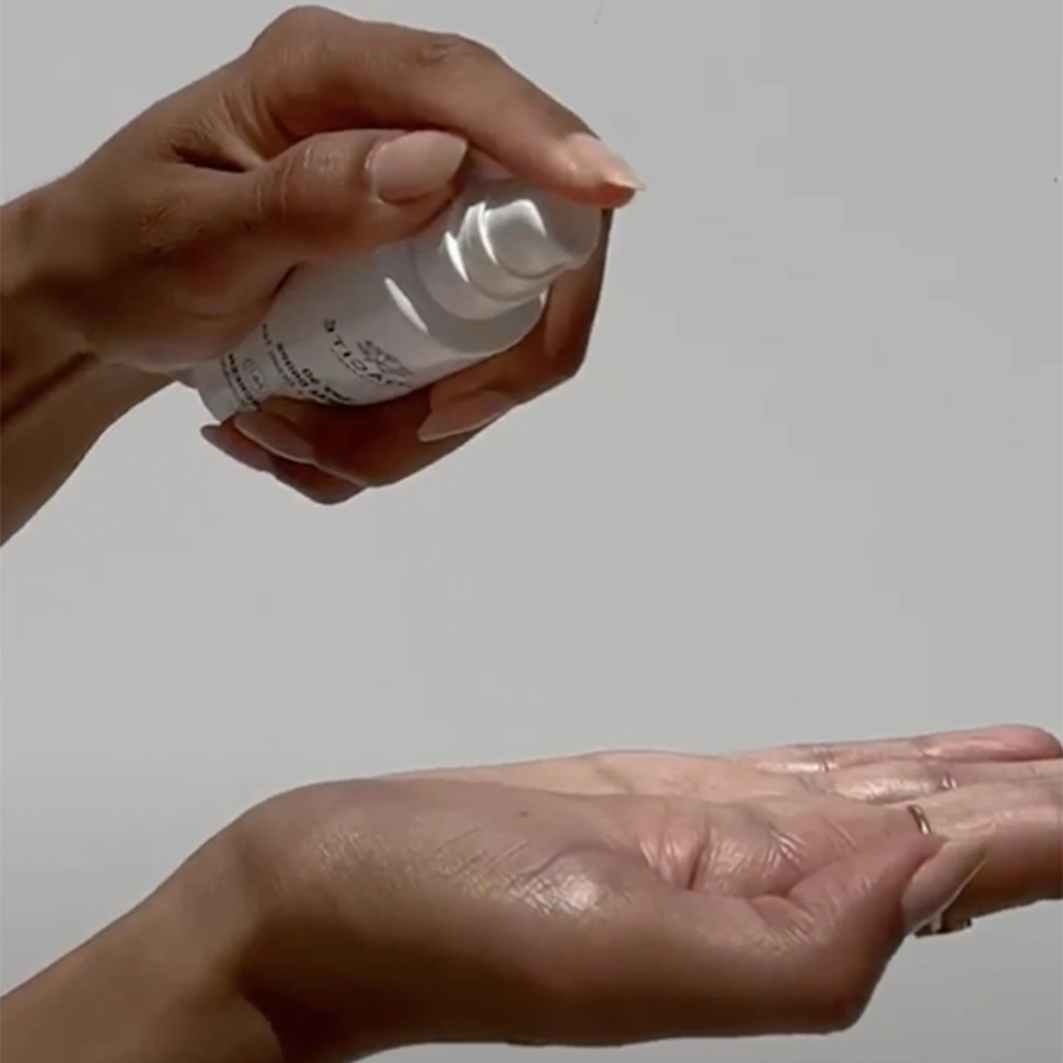 SPF50 Mineral Drops Niacinamide + Green Tea Écran Solaire Invisible 4 SPF50 Mineral Drops Niacinamide + Green Tea Écran Solaire Invisible – Image 4