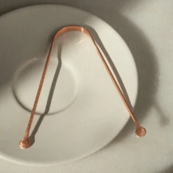 Gratte-Langue Ayurvédique En Cuivre -OH MY CREAM! Gratte langue CosmicDealer carre