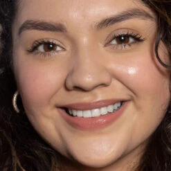 Balmy Tint Hydrating Lip Balm Baume à Lèvres Teinté 38 Balmy Tint Hydrating Lip Balm Baume à Lèvres Teinté -OH MY CREAM! Lifestyle Balmy Tint Hold Me