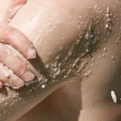 L:A Bruket Sea Salt Scrub Gommage Corps Citronnelle 297 -OH MY CREAM! SEASALTSCRUBSAGEROSEMARYLAVENDER LABRUKET LIFESTYLECARRE1 1