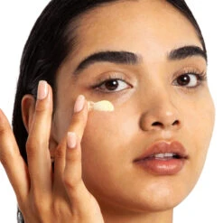 Super Nova Crème Regard Éclaircissante à La Vitamine C -OH MY CREAM! SuperNovaModele