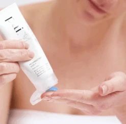 Resurrection Girl Hydrating Mask Masque Hydratant 11 Resurrection Girl Hydrating Mask Masque Hydratant -OH MY CREAM! Visuel Video Resurrection Girl Mask Pai 1